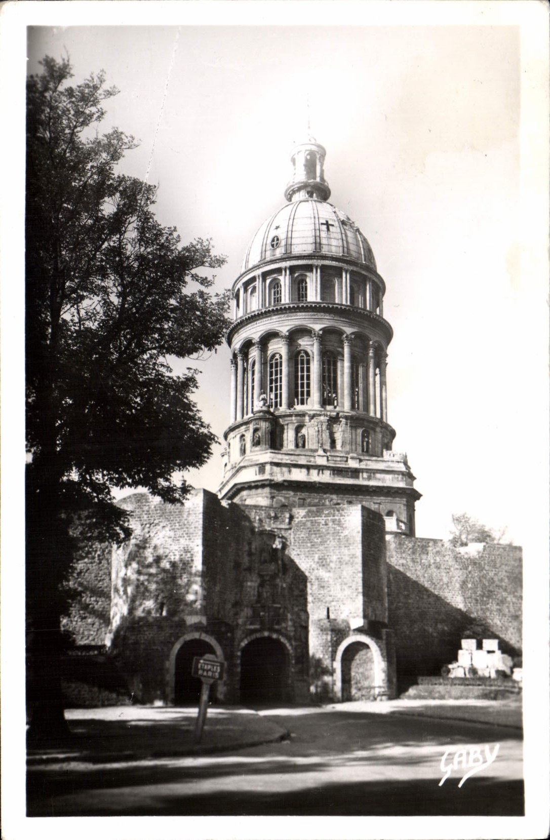 CPA Boulogne La Chathedrale et porte des Calais 