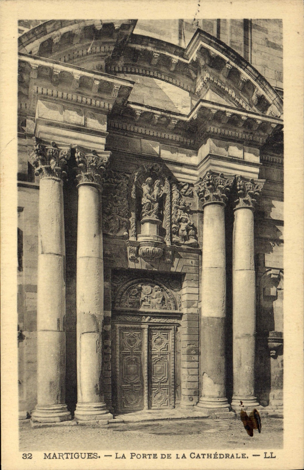 CPA Martigues La Porte de la Cathedrale