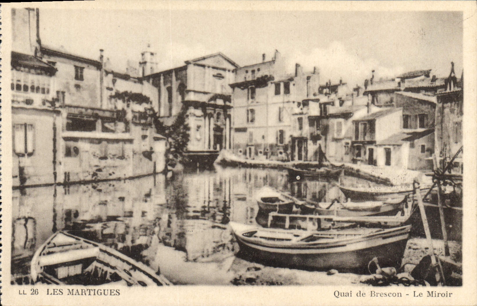 CPA Les Martigues Quai Brescon Le Miroir 
