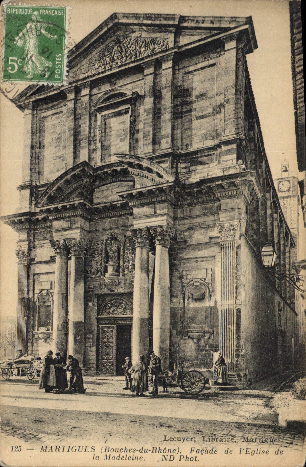 CPA Martigues Bouches du Rhone Facade de I'Eglise de la Madeleine