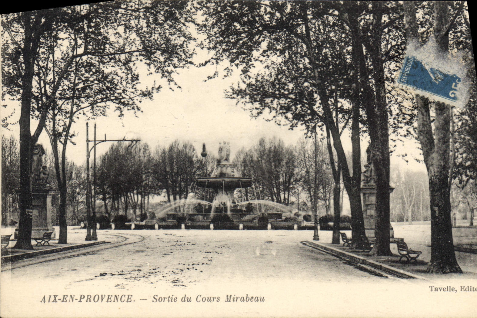CPA Aix en Provence Sortie du Cours Mirabeau