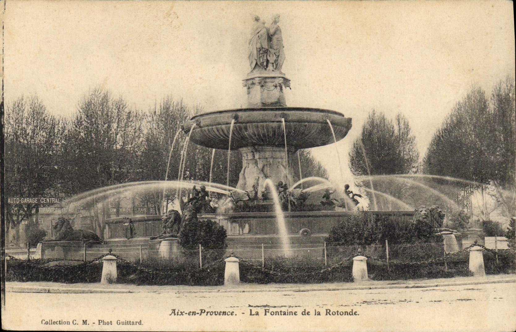 CPA Aix en Provence La Fontaine de la Rotonde 