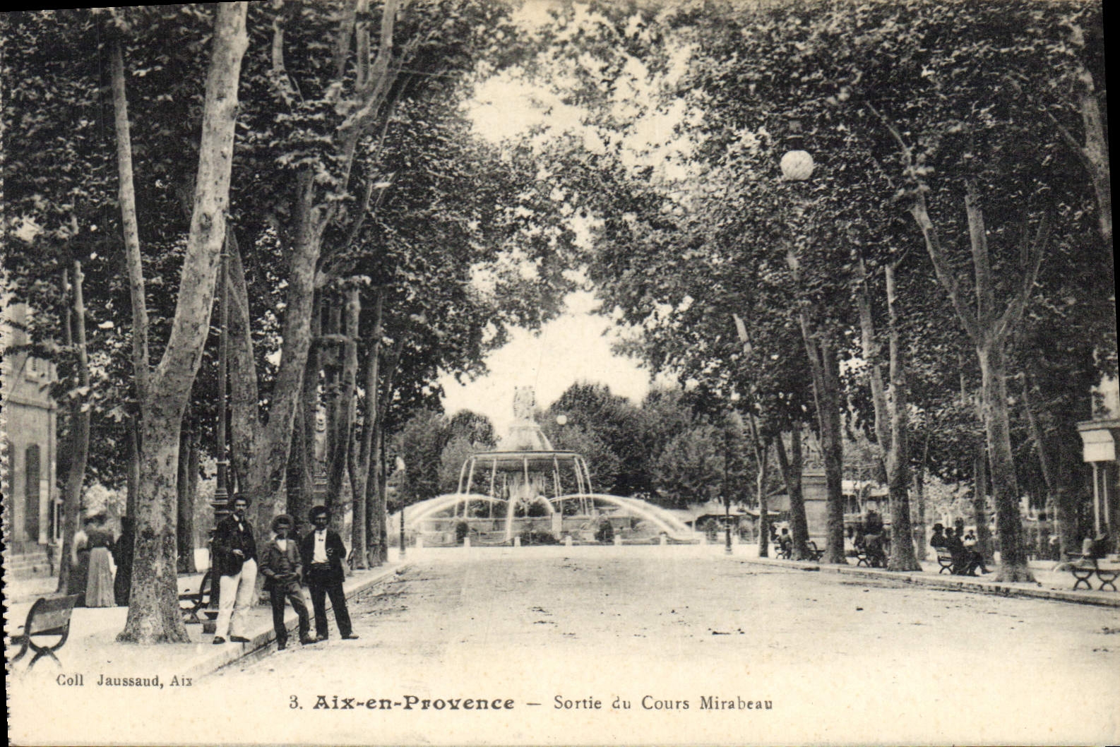 CPA Aix en Provence Sortie du Cours Mirabeau 