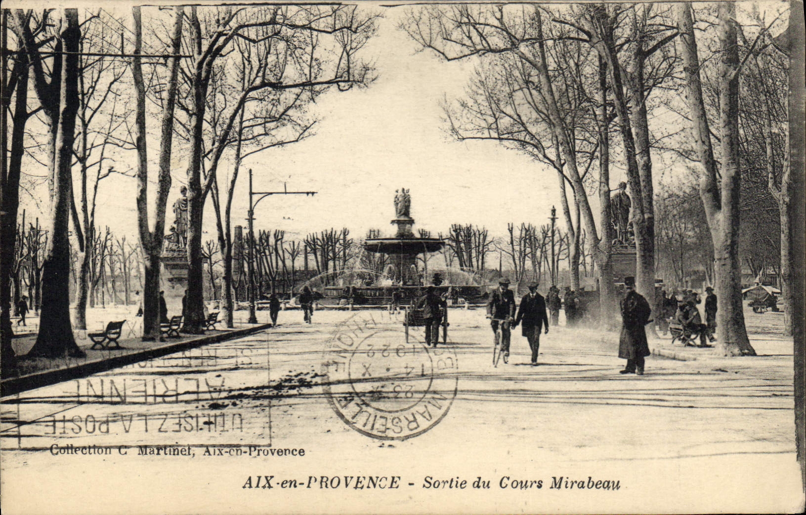 CPA Aix en Provence Sortie du Cours Mirabeau 
