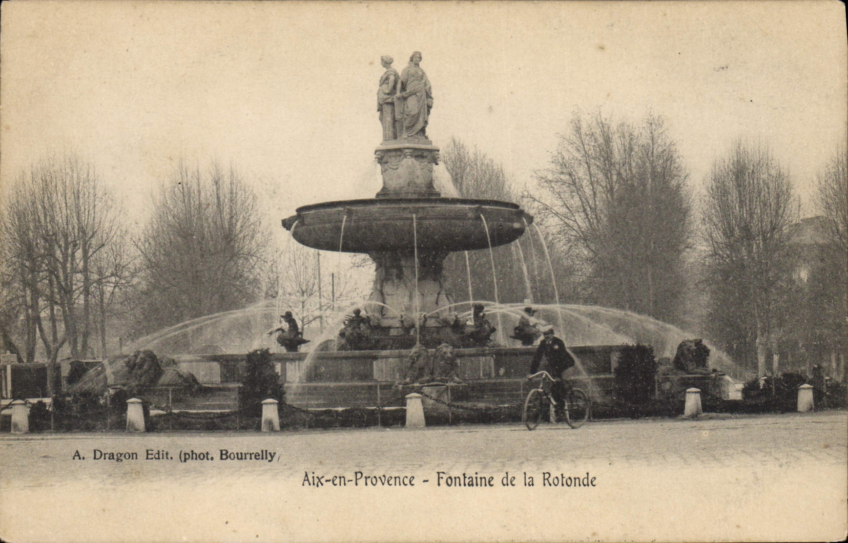 CPA Aix en Provence Fontaine de la Rotonde 