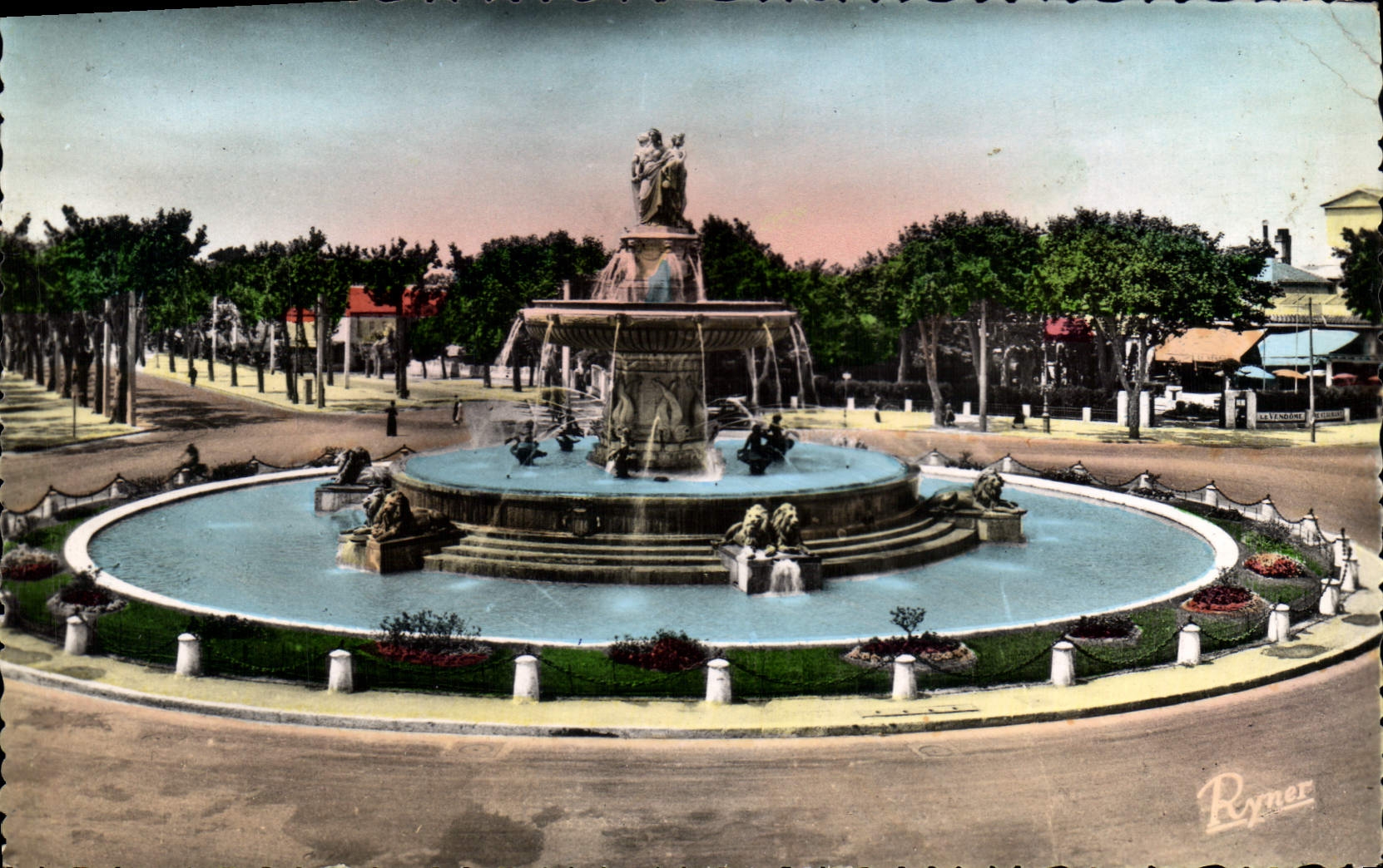 CPA Aix en Provence Grande Fontaine sur la Rotonde 