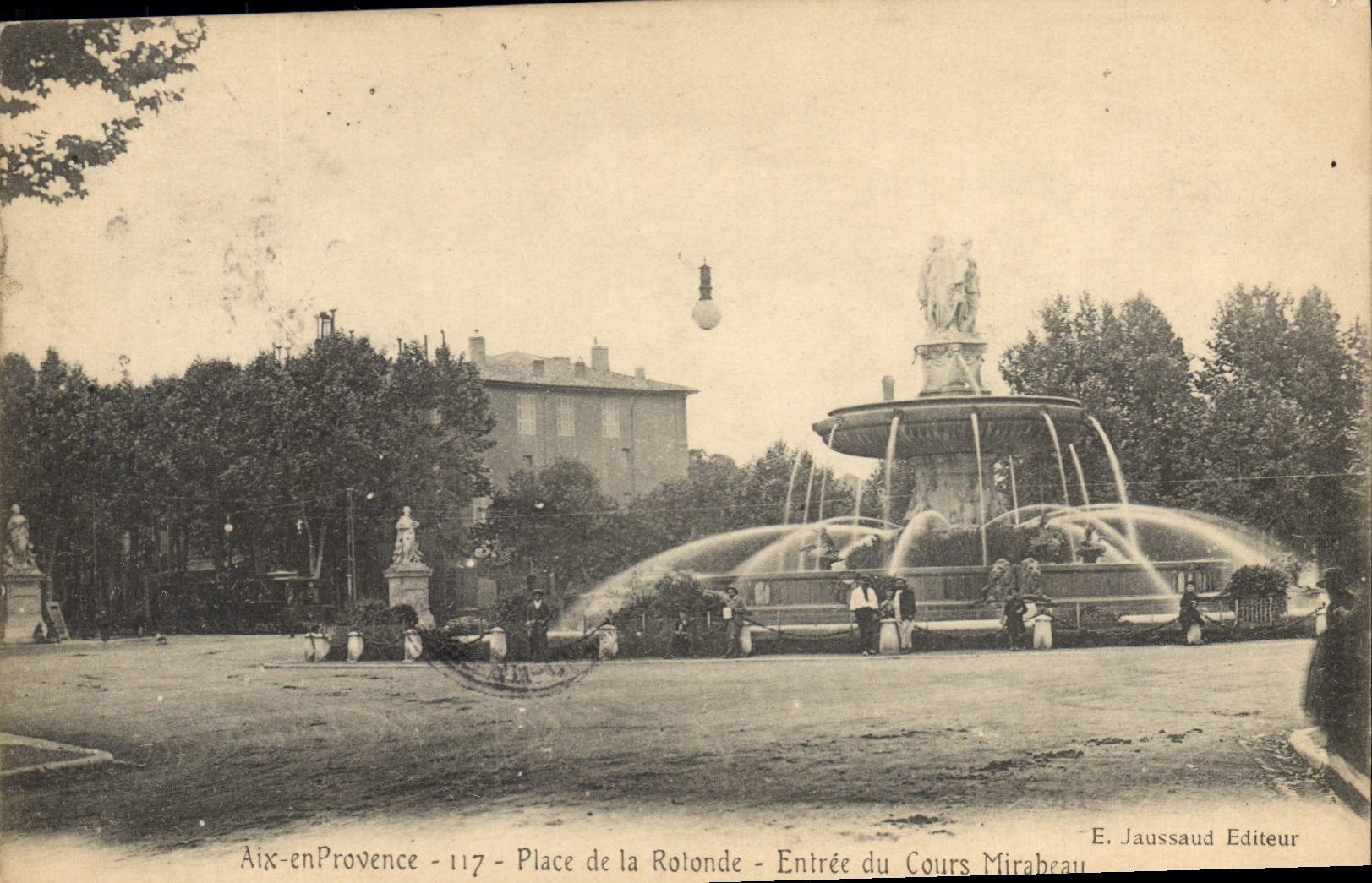 CPA Aix en Provence Place de la Rotonde Entree du Cours Mirabeau