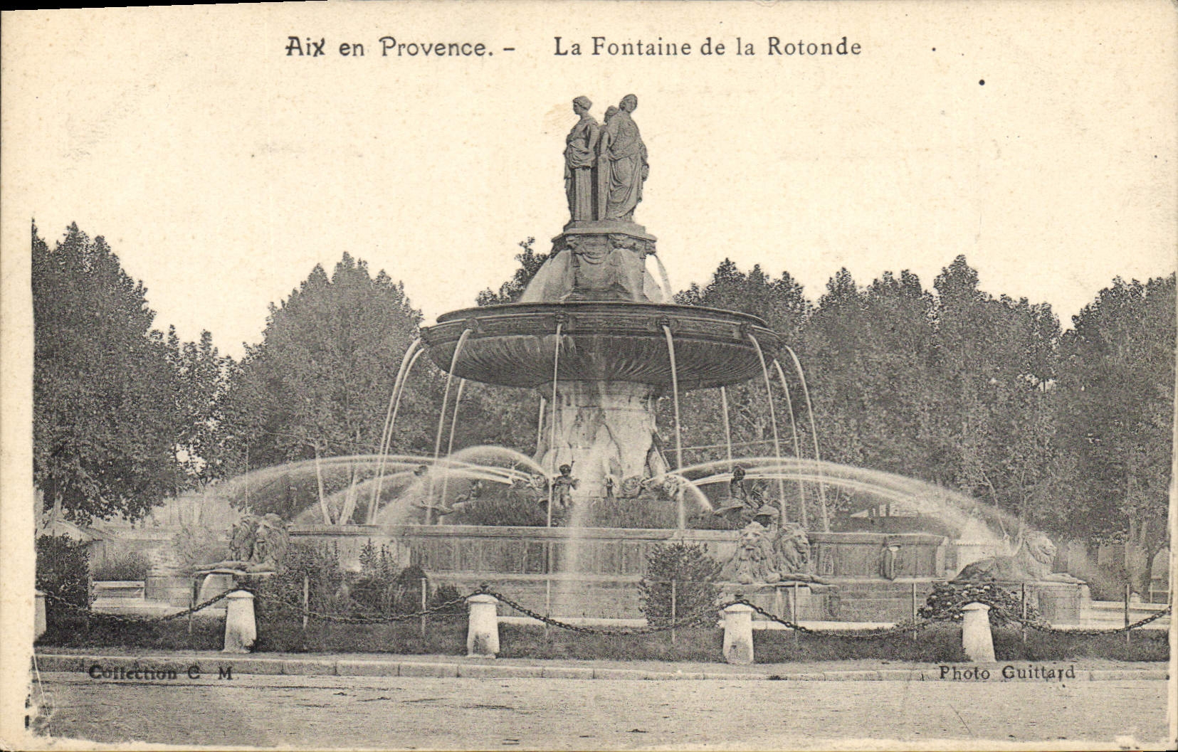CPA Aix en Provence La Fontaine de la Rotonde 