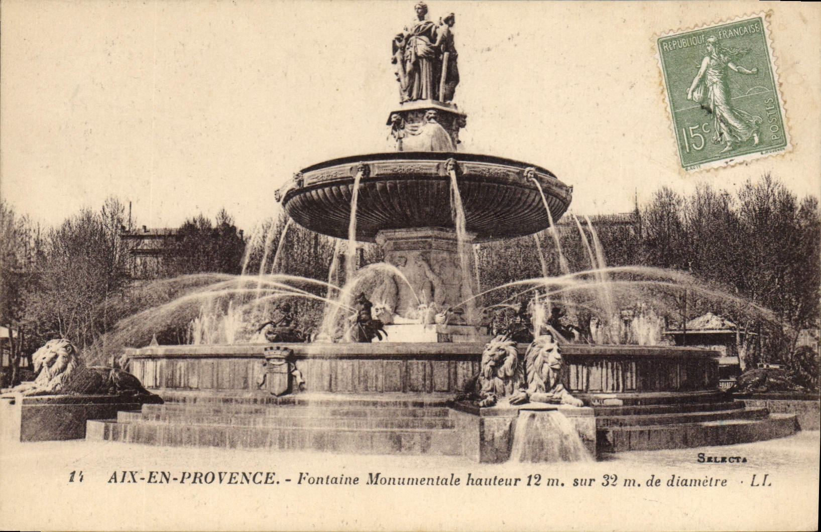 CPA Aix en Provence Fontaine Monumentale hauteur 