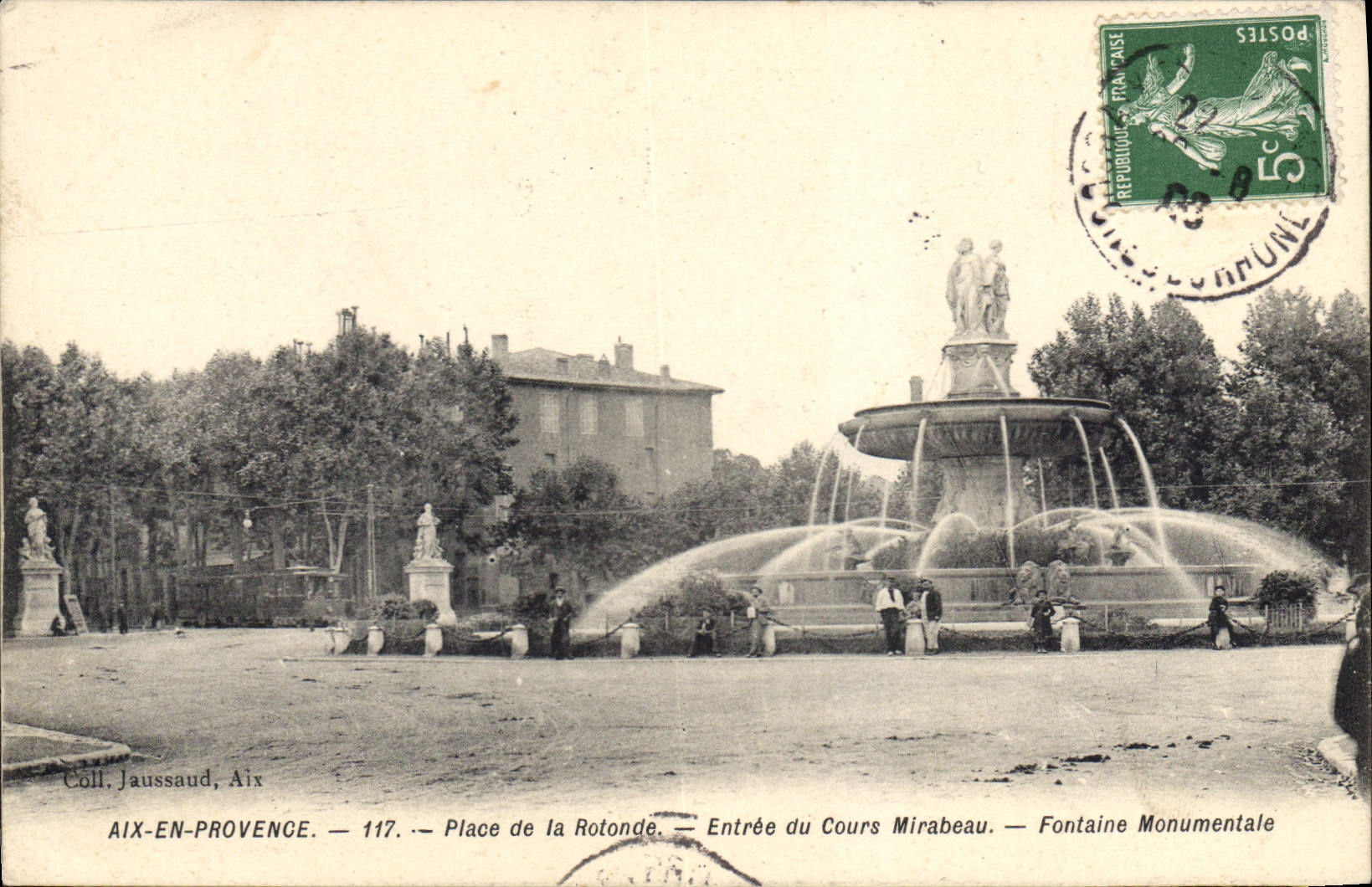 CPA Aix en Provence Place de la Rotonde Entree du Cours Mirabeau Fontaine Monumentale