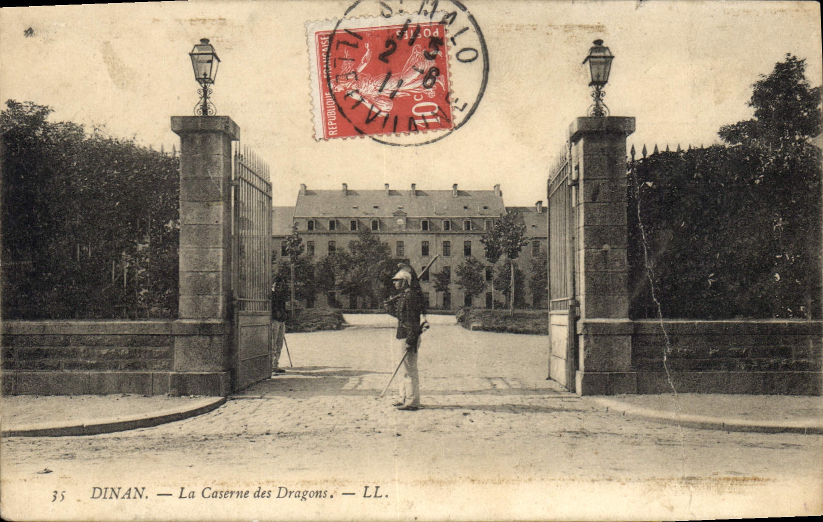 CPA Dinan La Caserne des Dragons Militaria