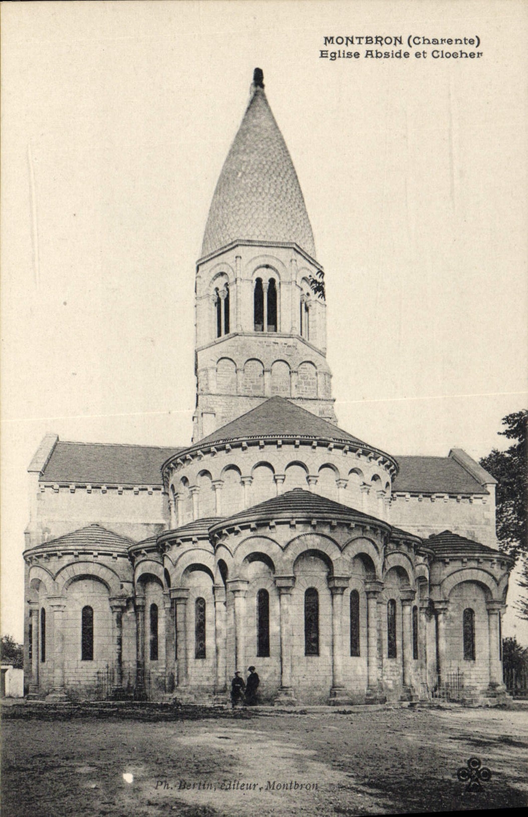 CPA Monteron Charente Eglise Abside et Clocher