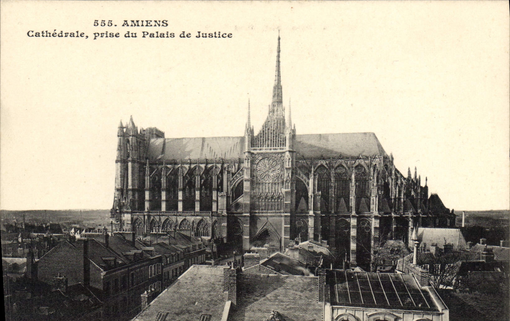 CPA Amiens Cathedrale prise du Palais de Justice 