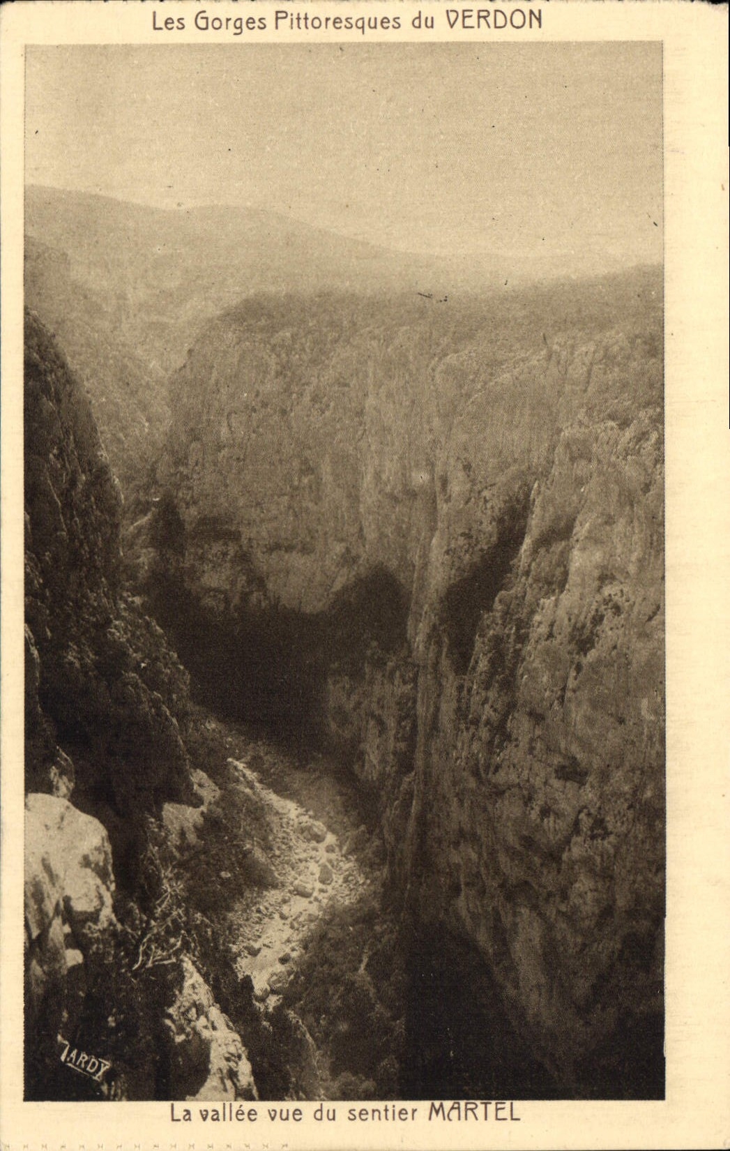 CPA Les Gorges Pittoresque du Verdon La vallee vue de sentier Martel