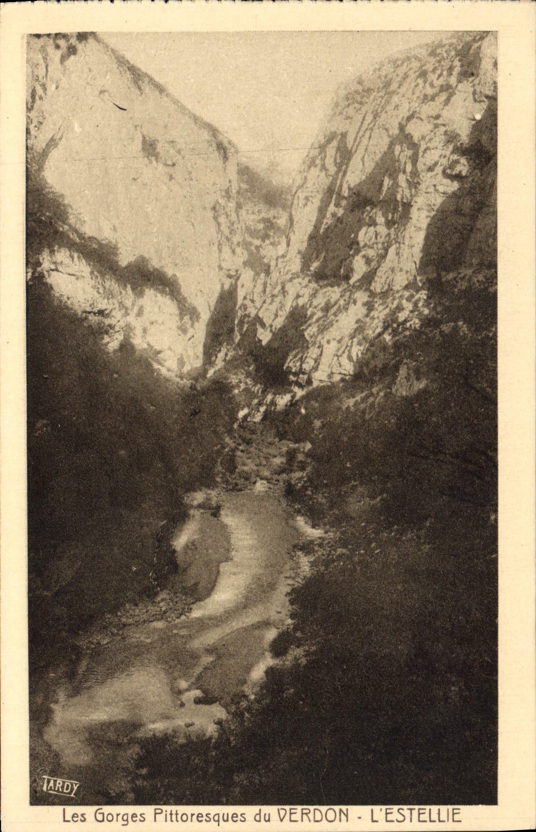 CPA Les Gorges Pittoresque du Verdon L'Estelle 