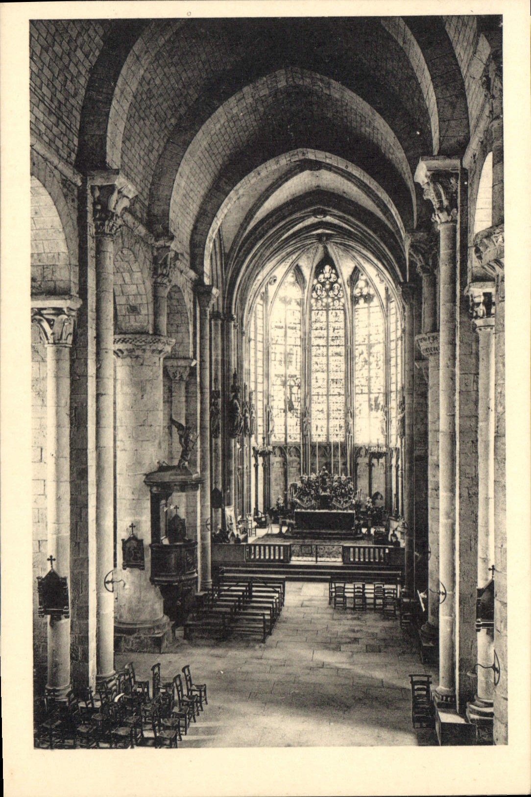 CPA Cite de Carcassonne Basilique Saint Nazaire La Nef 