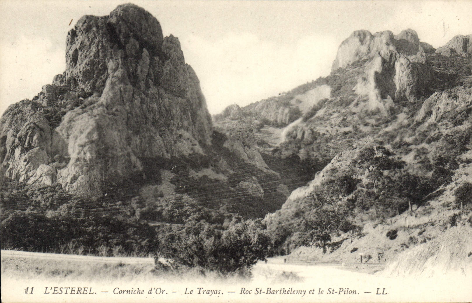 CPA L'Esterel Corniche d'Or Le Trayas Roc St Barthelemy et le St Pilon