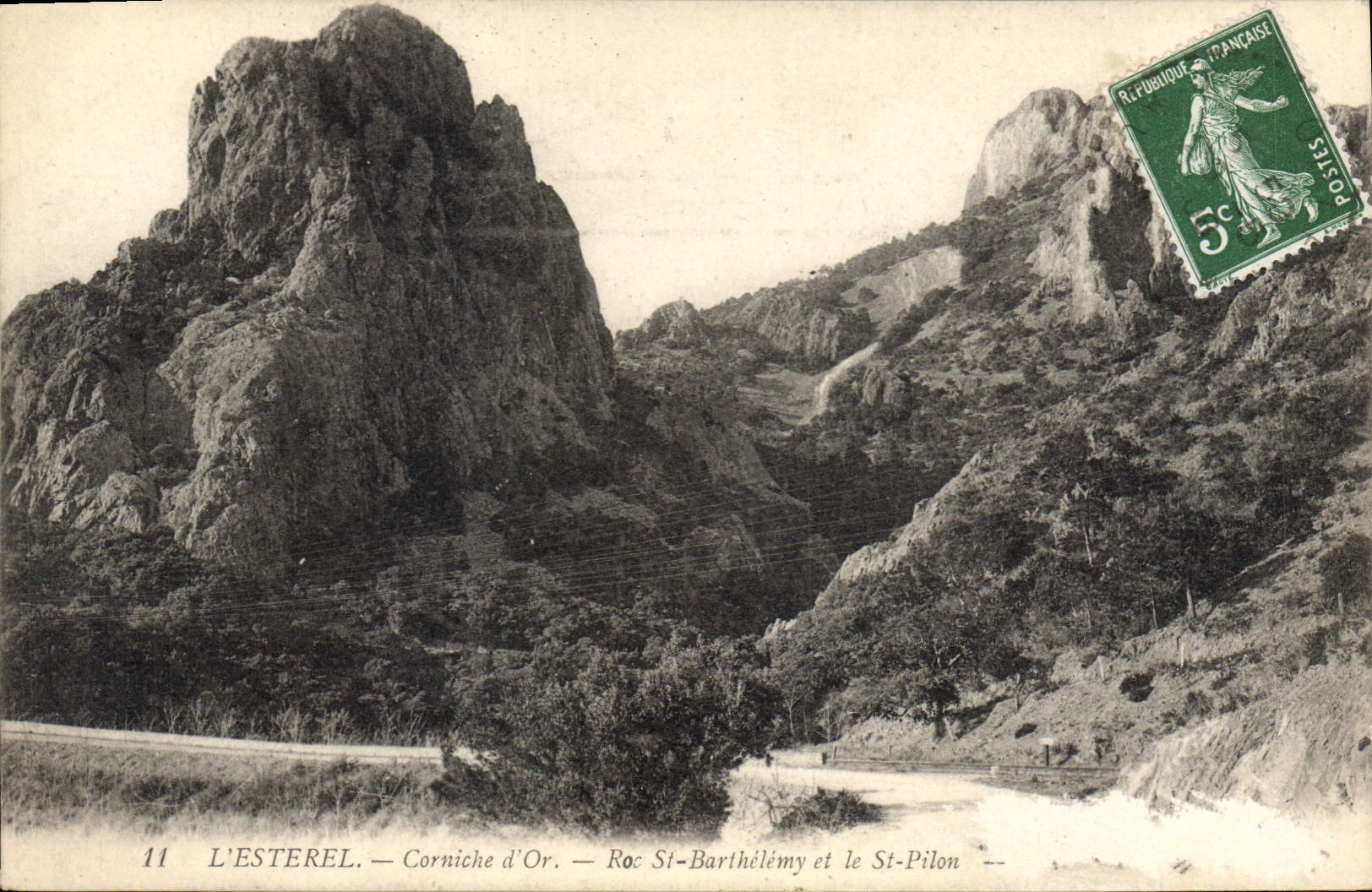 CPA L'Esterel Corniche d'Or Roc St Barthelemy et le St Pilon