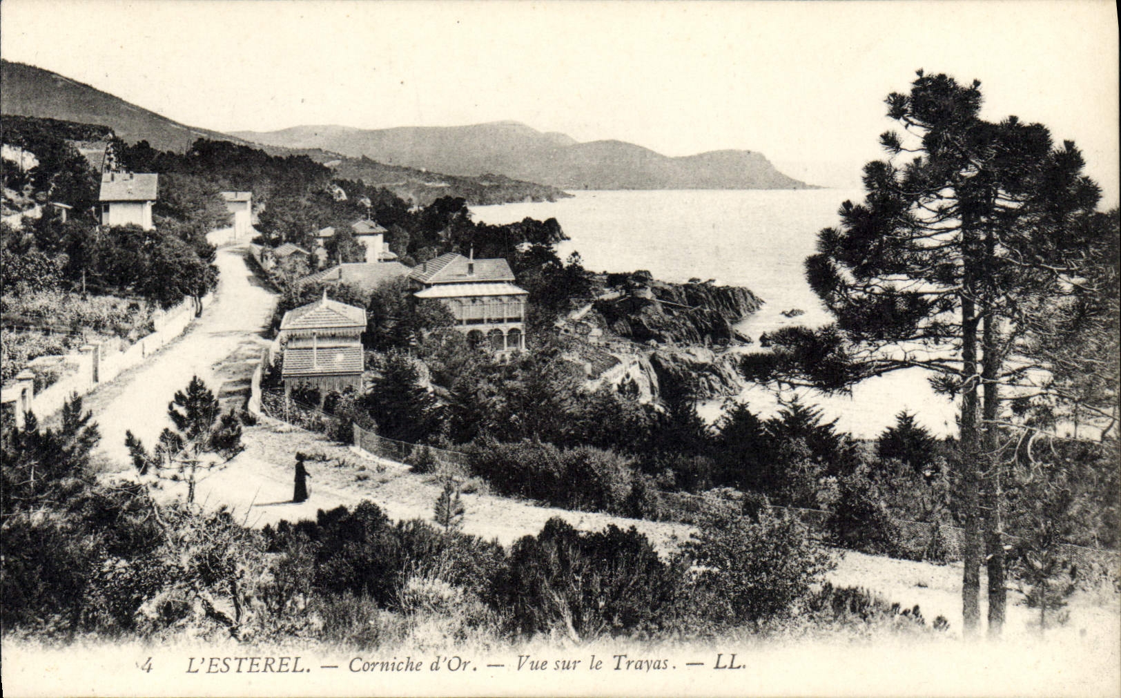 CPA L'Esterel Corniche d'Or Vue sur le Trayas