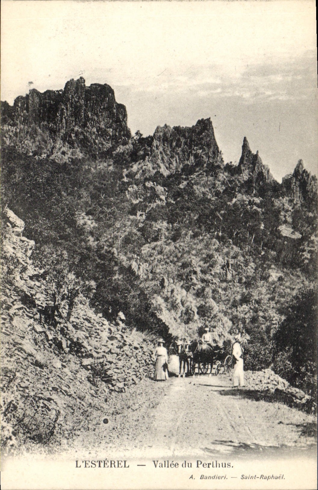 CPA L'Esterel Vallee du Perthus Caleche