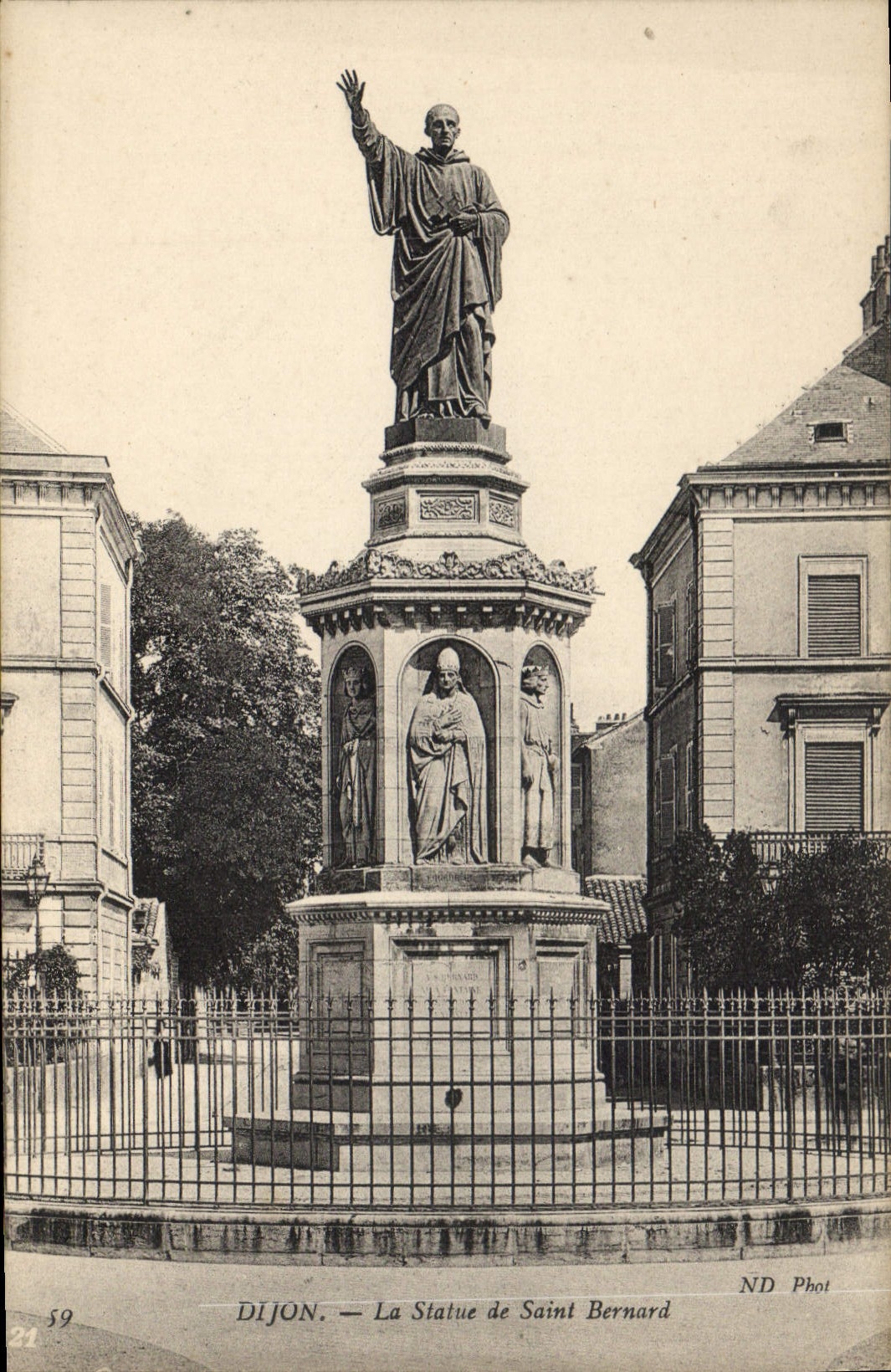 CPA Dijon La Statue de Saint Bernard 