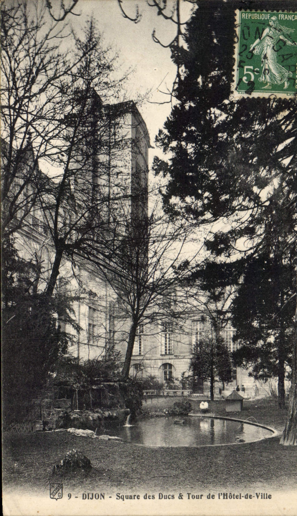CPA Dijon Square des Ducs Tour de l'Hotel de Ville 