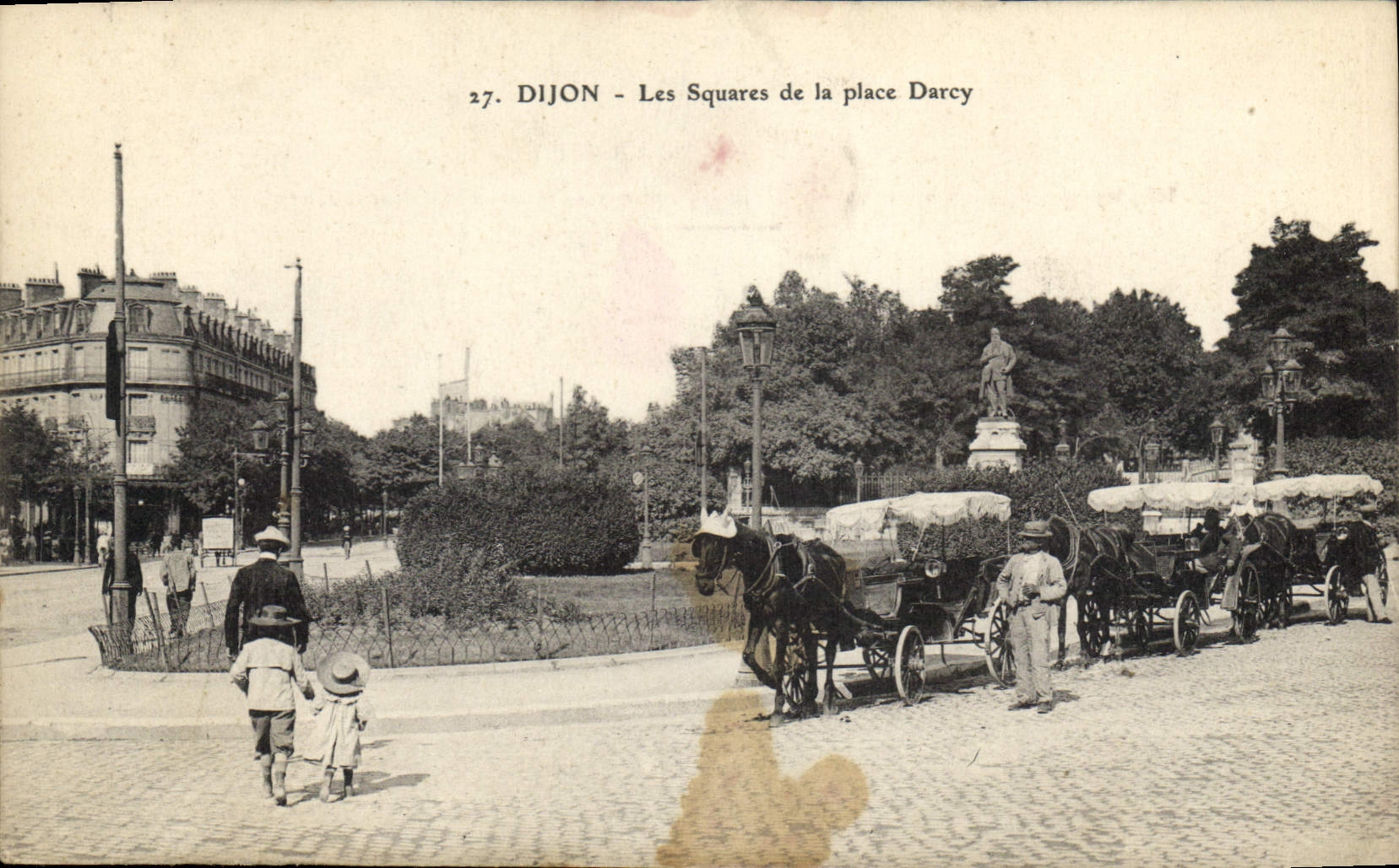 CPA Dijon Les Squares de la place Darcy Caleches Chevaux