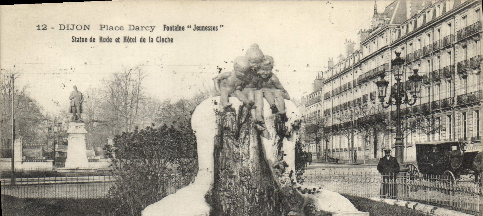 CPA Dijon Place Darcy Fontaine Jounesses Statue de Rude et Hotel de la Cloche