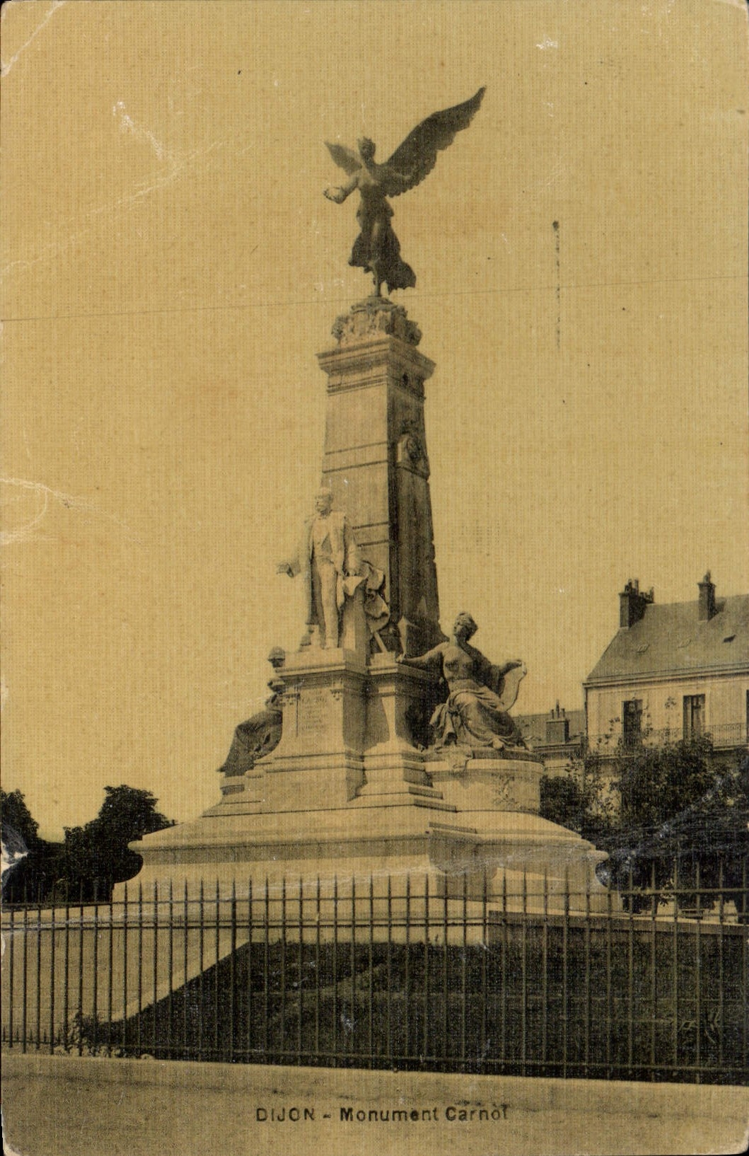 CPA Dijon Monument Carnot (carte toilée)