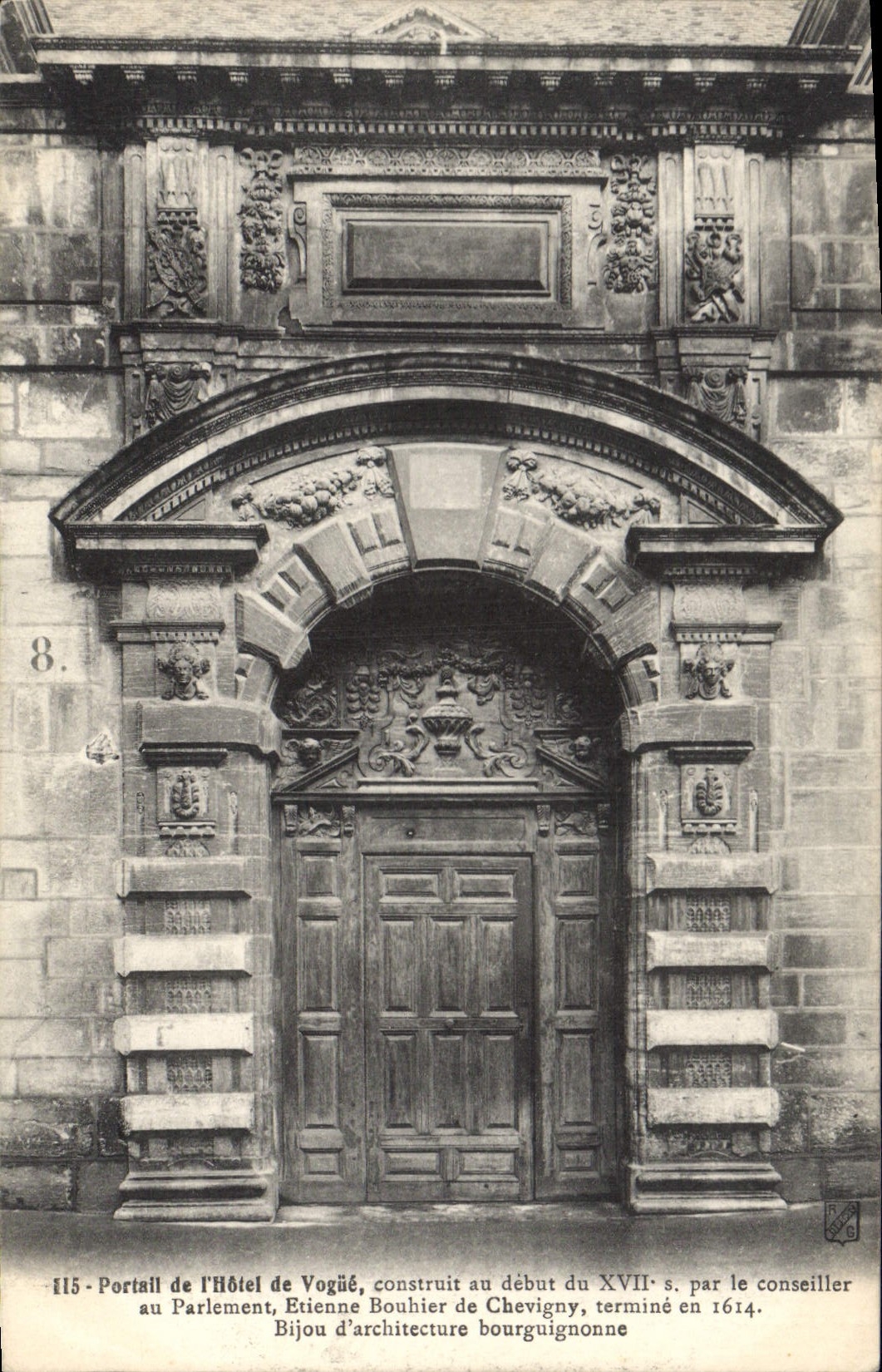 CPA Portail de l'Hotel de Vogue 