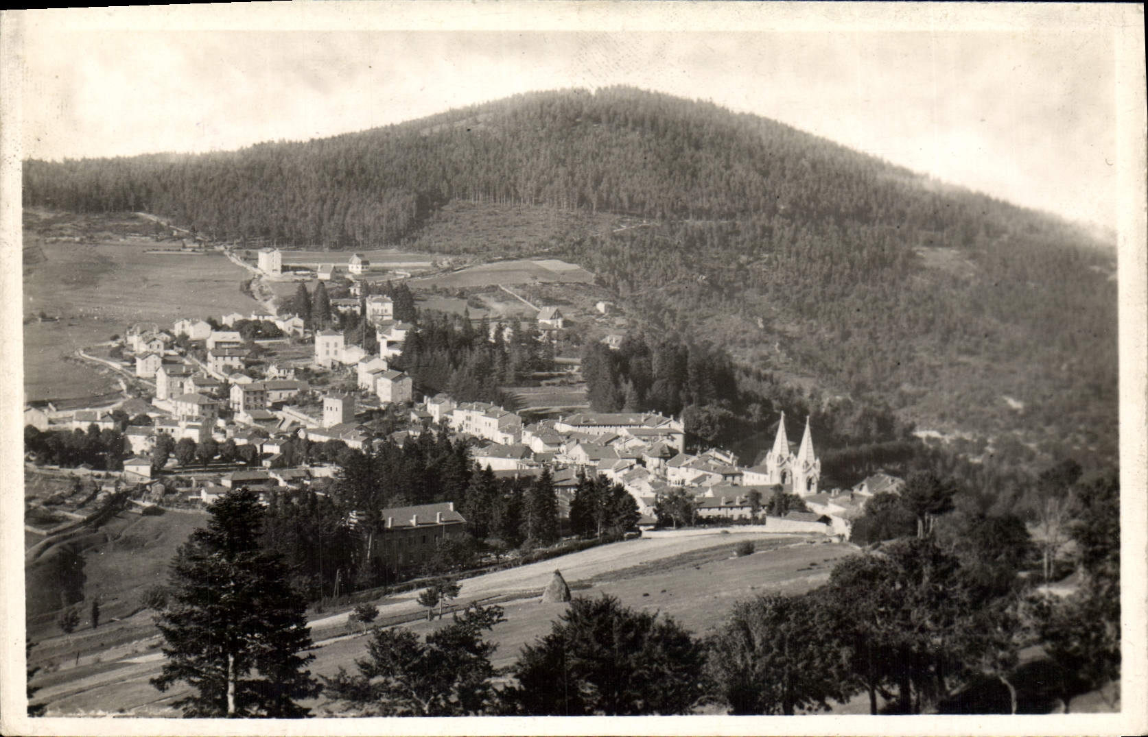 CPA La Louvesc Ardeche Vue generale et le Mont Chaix