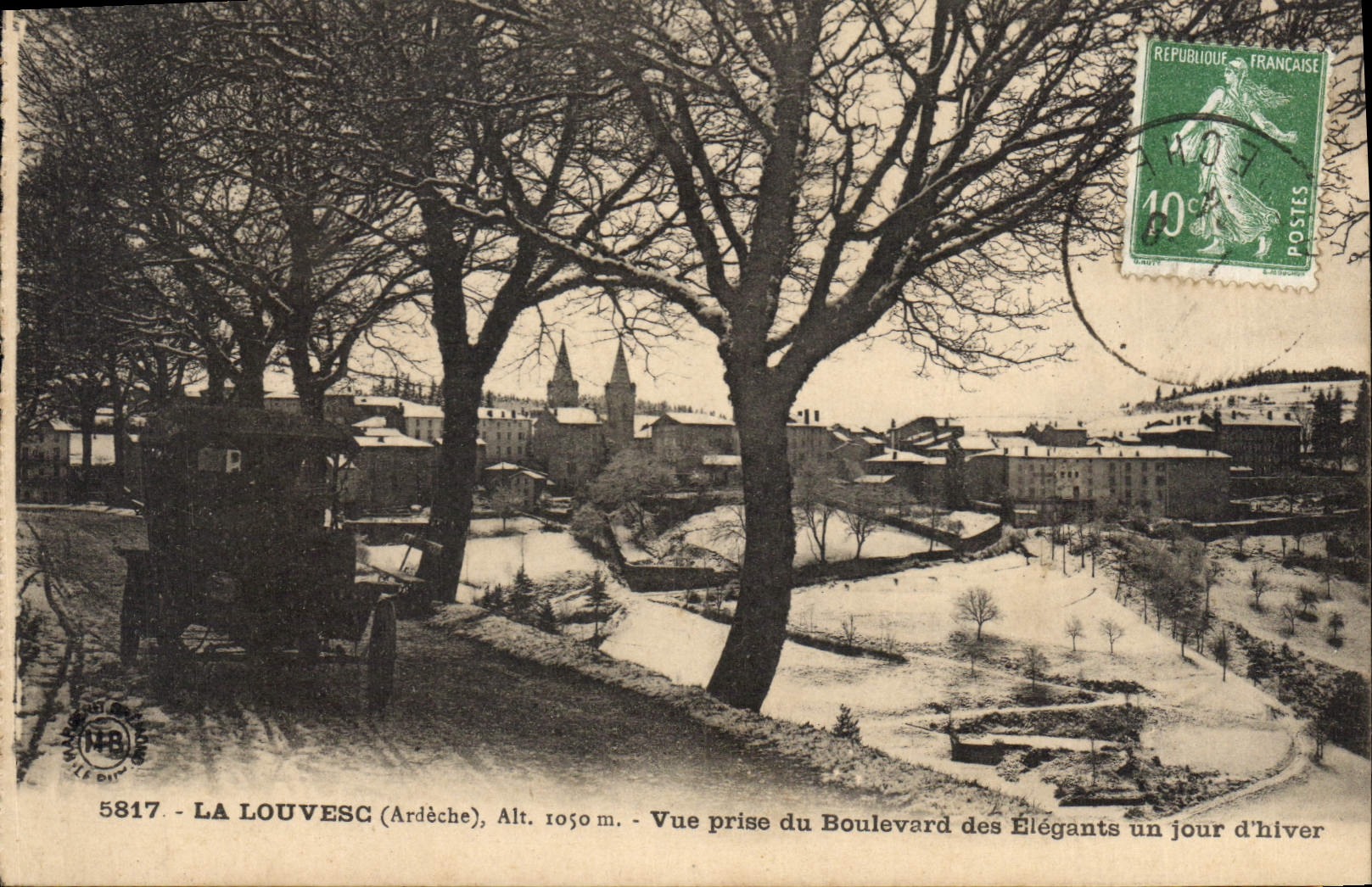 CPA La Louvesc Ardeche Vue prise du Boulevard des Elegants un jour d'hiver Automobile