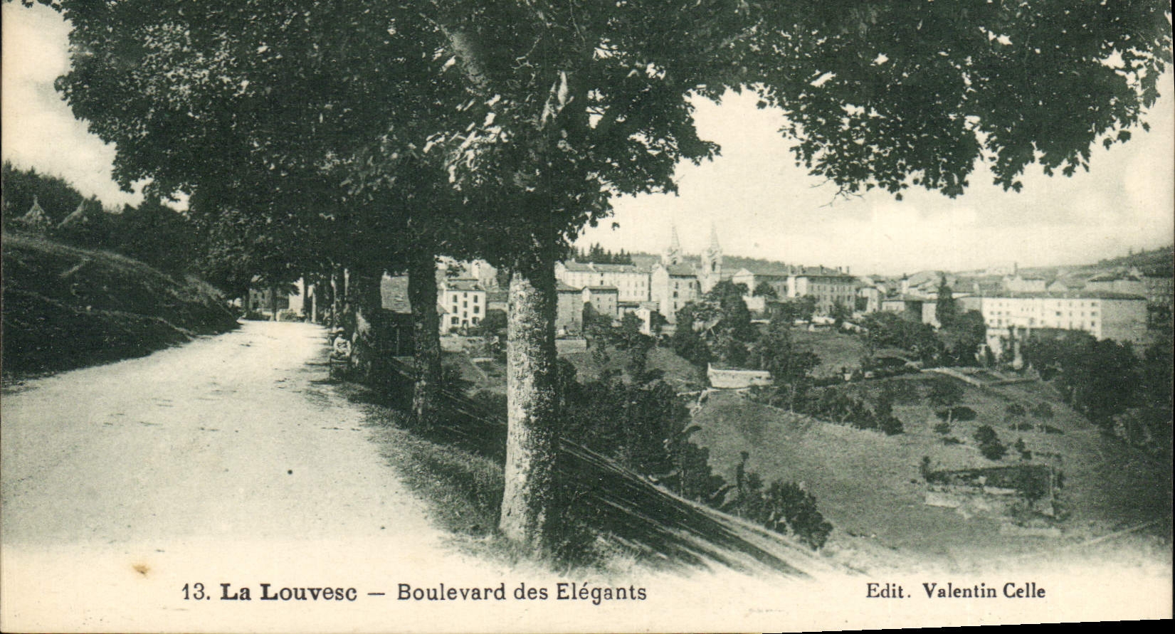 CPA La Louvesc Boulevard des Elegants 