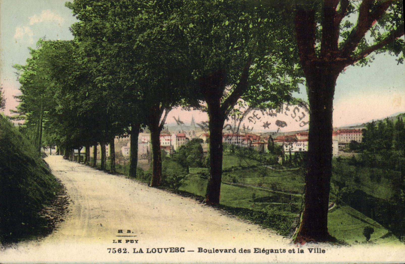 CPA La Louvesc Boulevard des Elegants et la Ville 