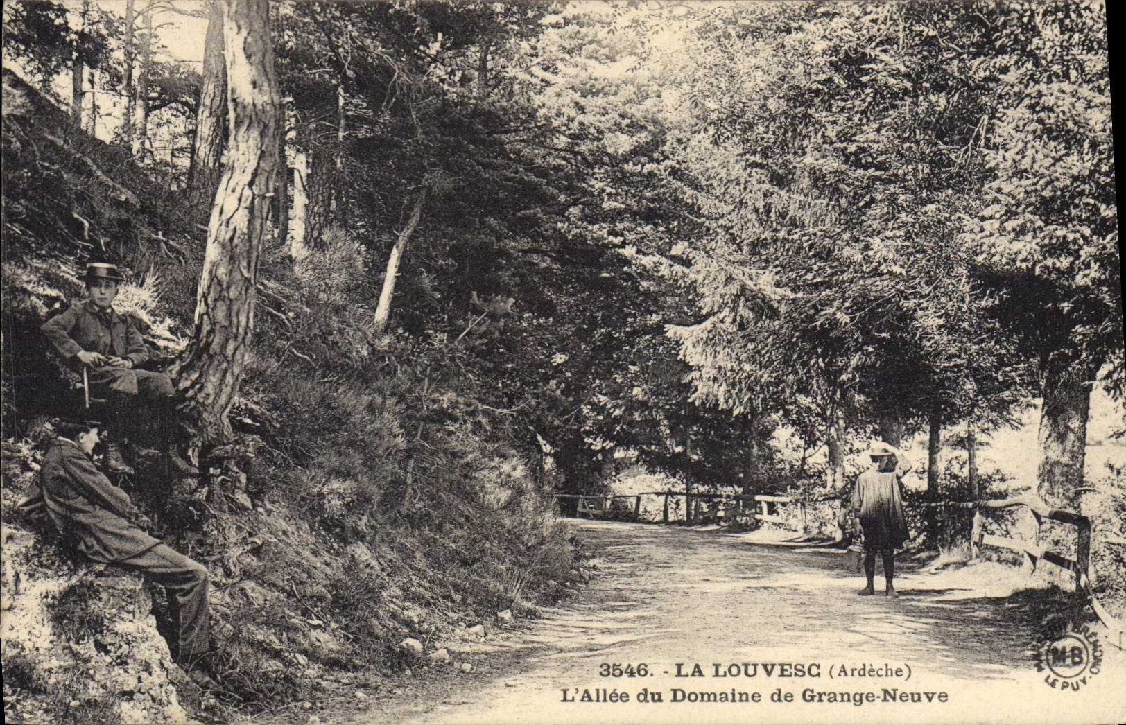 CPA La Louvesc Ardeche L'Allee du Domaine de Grange Neuve
