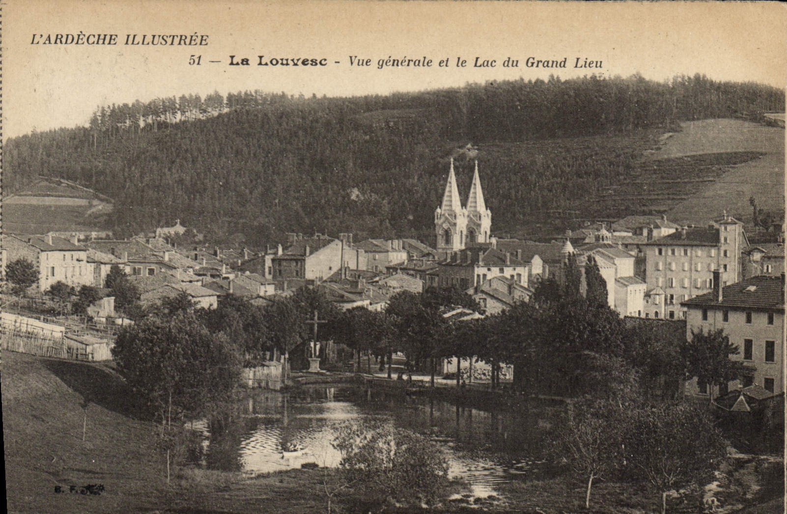 CPA L'Ardeche Illustree La Louvesc vue generale et le Lac du Grand Lieu 