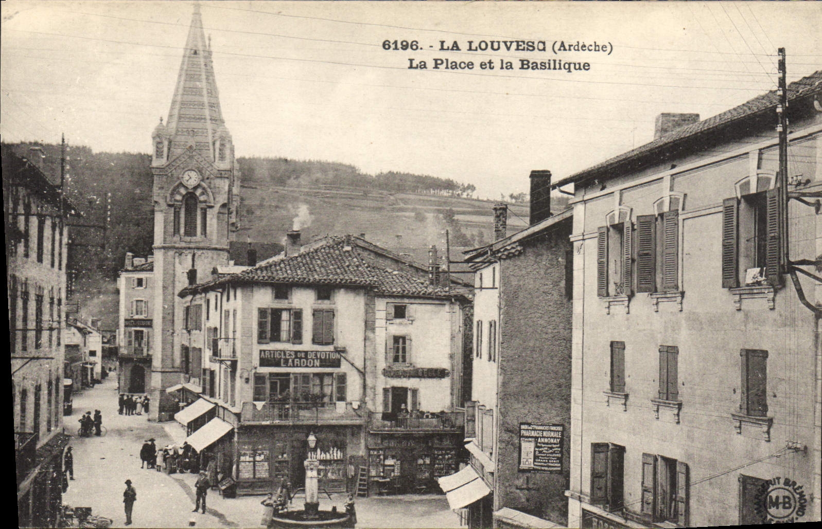 CPA La Louvesc Ardeche La Place et la Basilique 