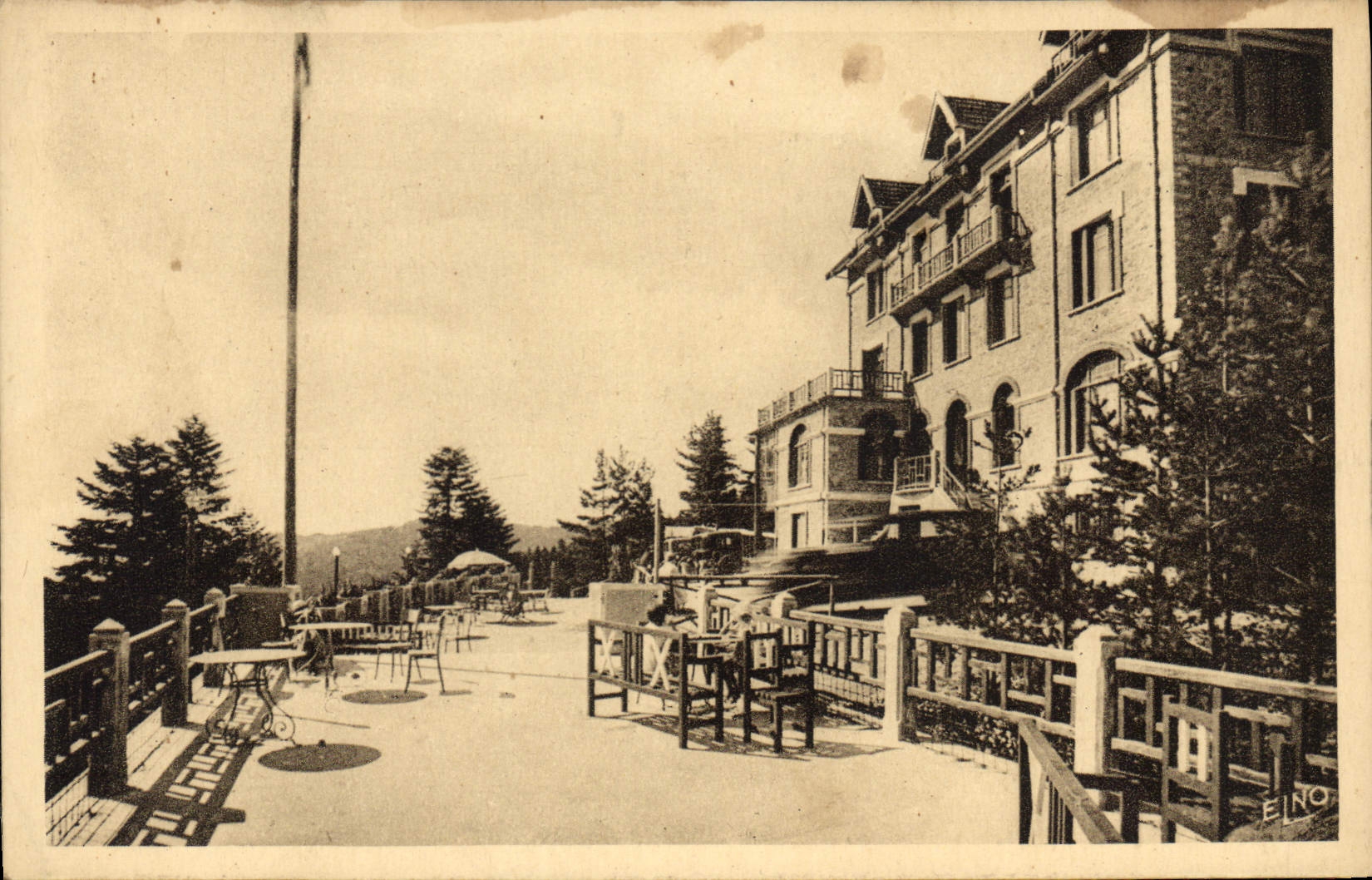 CPA La Louvesc Ardeche Hotel du Mont Besset L'Hotel du Mont Besset et ses terrasses 