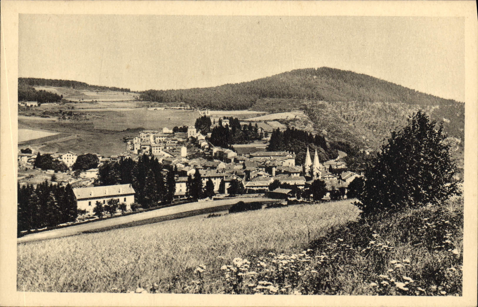 CPA La Louvesc Ardeche Vue generale et Calvaire du Mont Chair 