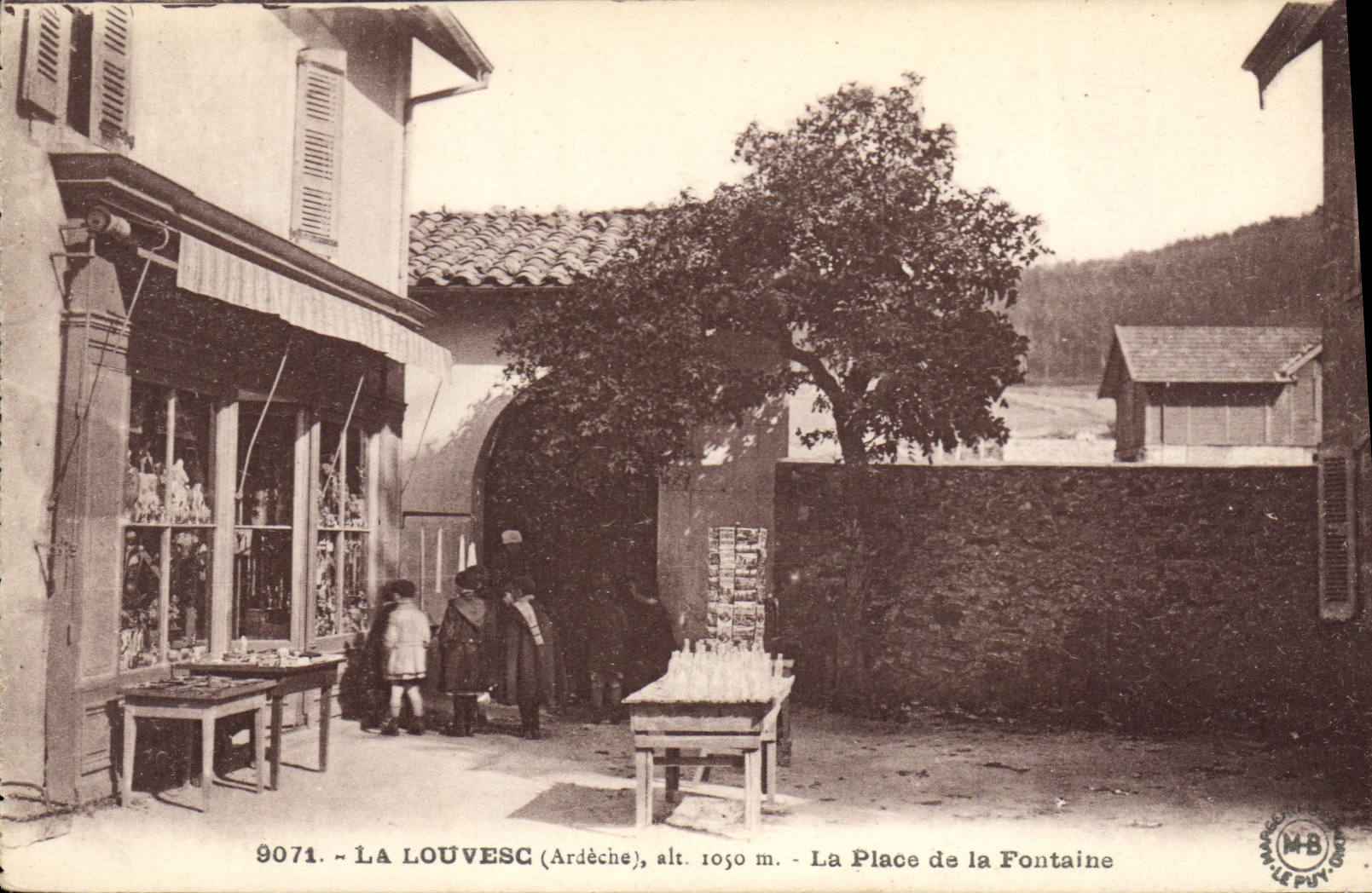 CPA La Louvesc Ardeche La Place de la Fontaine 