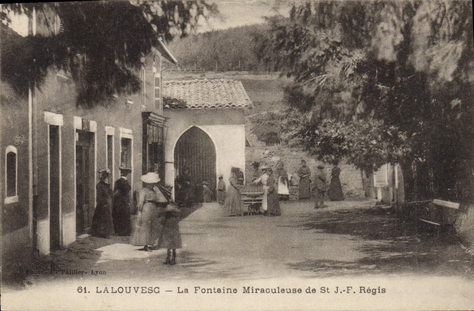 CPA La Louvesc La Fontaine Miraculeuse de St J F Regis 