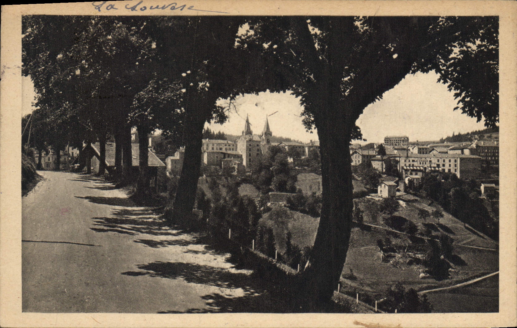CPA La Louvesc Ardeche vue generale et Boulevard des Elegants 