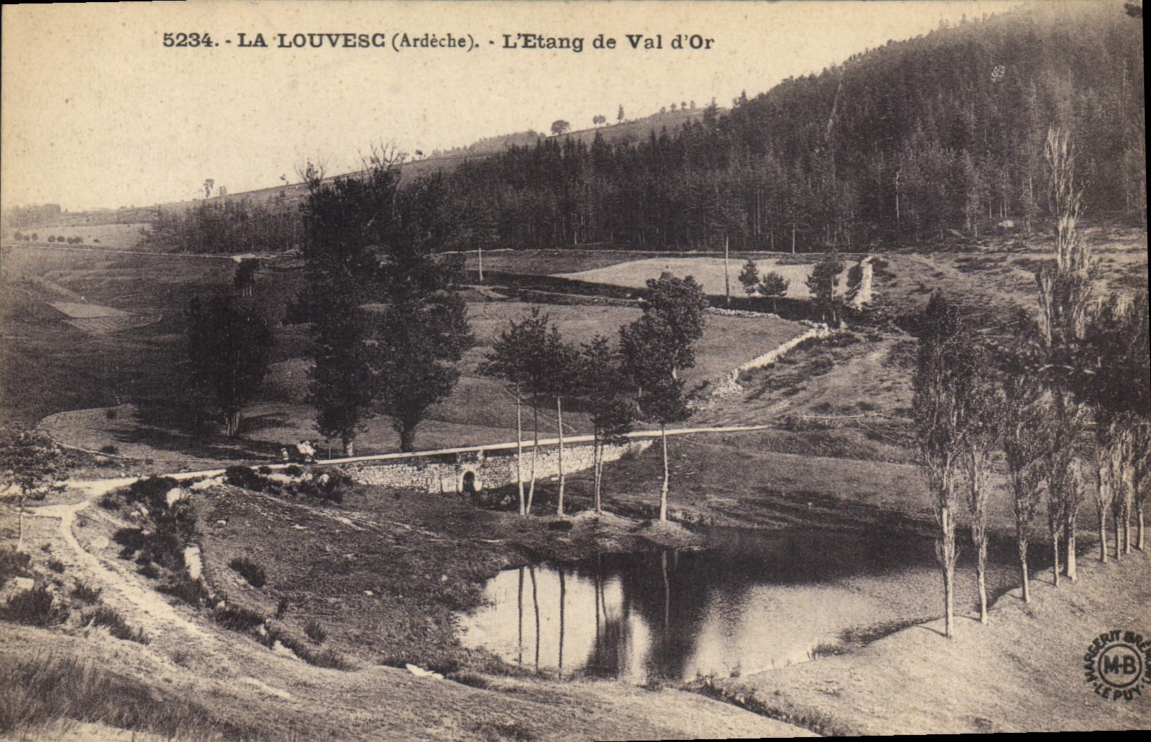 CPA La Louvesc Ardeche L'Etang de Val d'Or 