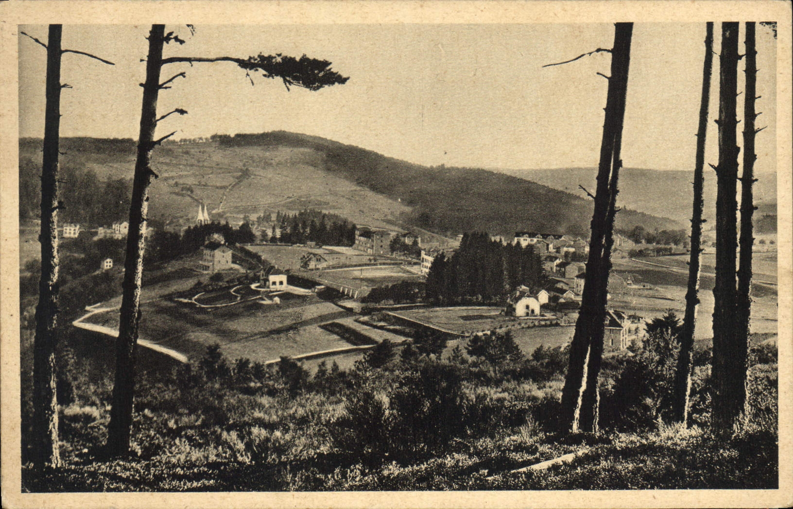 CPA La Louvesc Ardeche vue generale et Fontaine Saint Regis 
