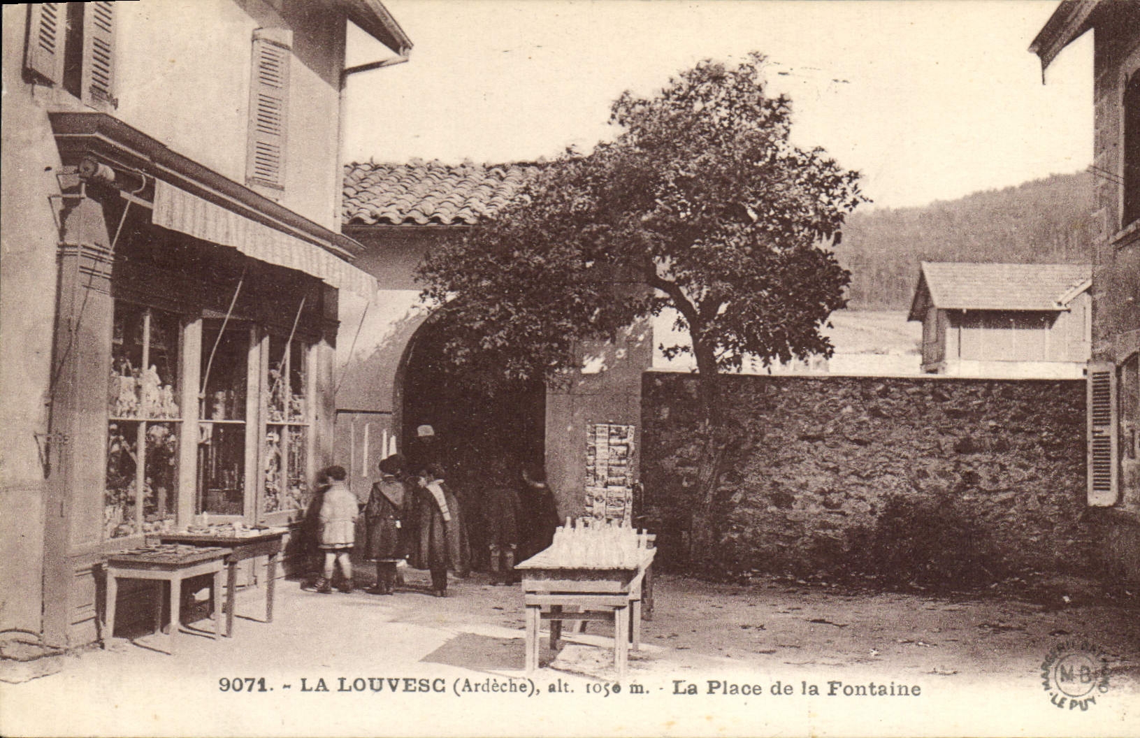 CPA La Louvesc Ardeche La Place de la Fontaine 