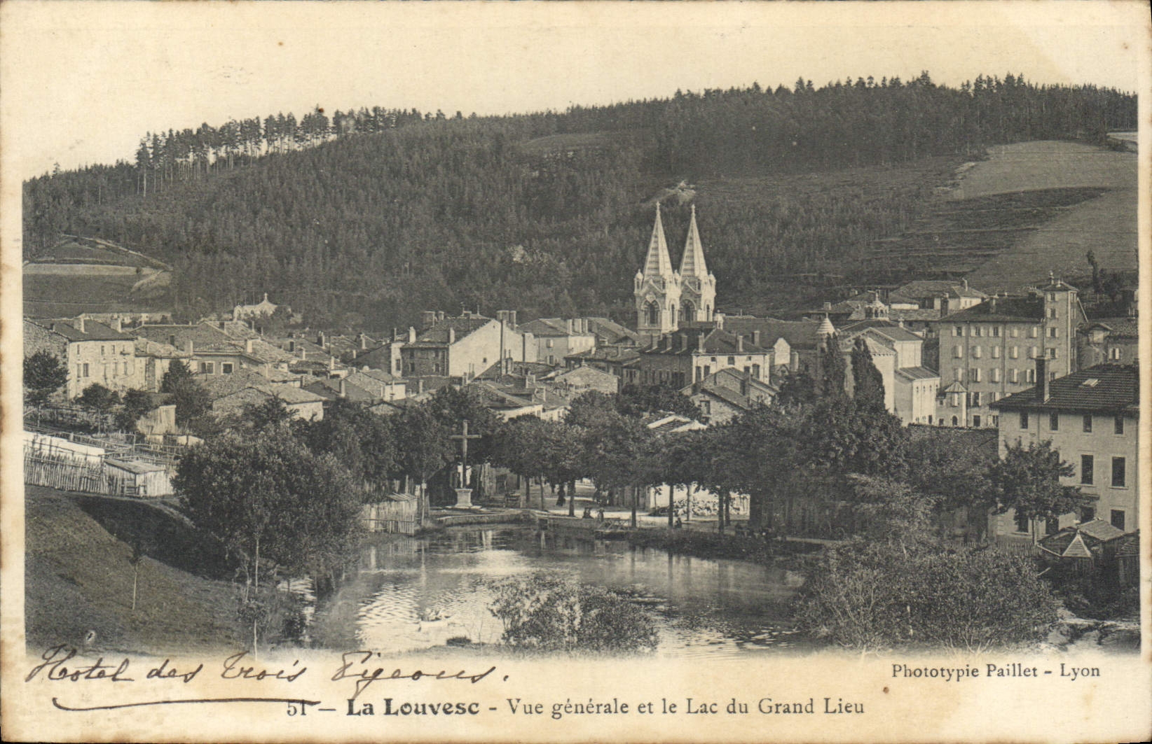 CPA La Louvesc vue generale et le Lac du Grand Lieu 