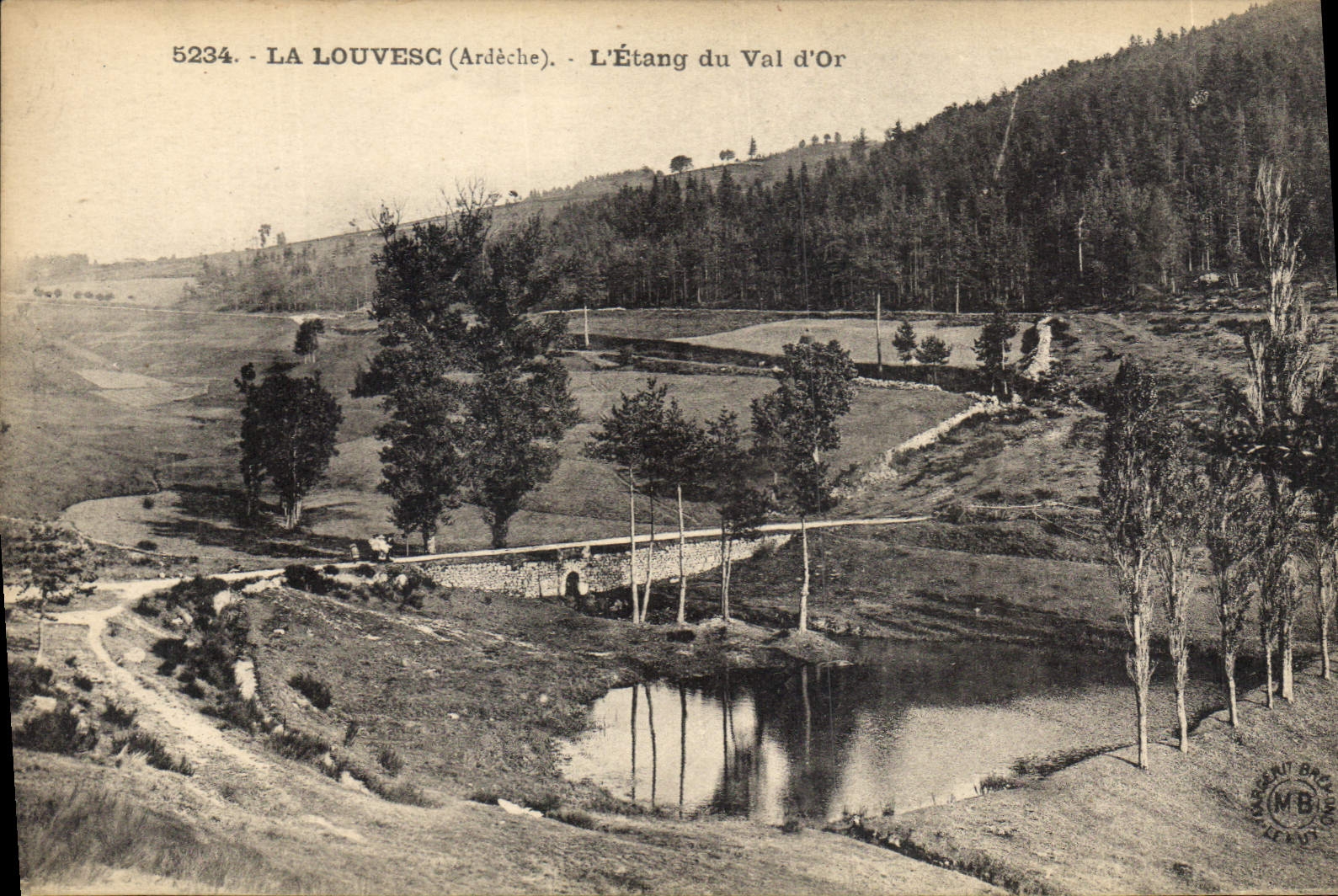 CPA La Louvesc Ardeche L'Etang du Val d'Or 