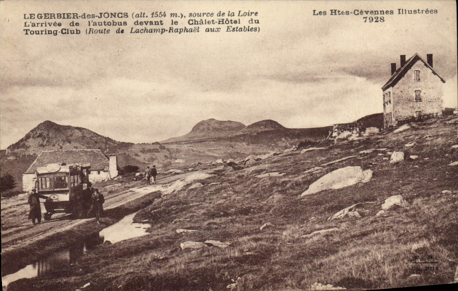 CPA Les Hautes Cevennes Illustrees le Gerbier des Joncs (alt 1554 m) Source de la Loire L'arrive de 