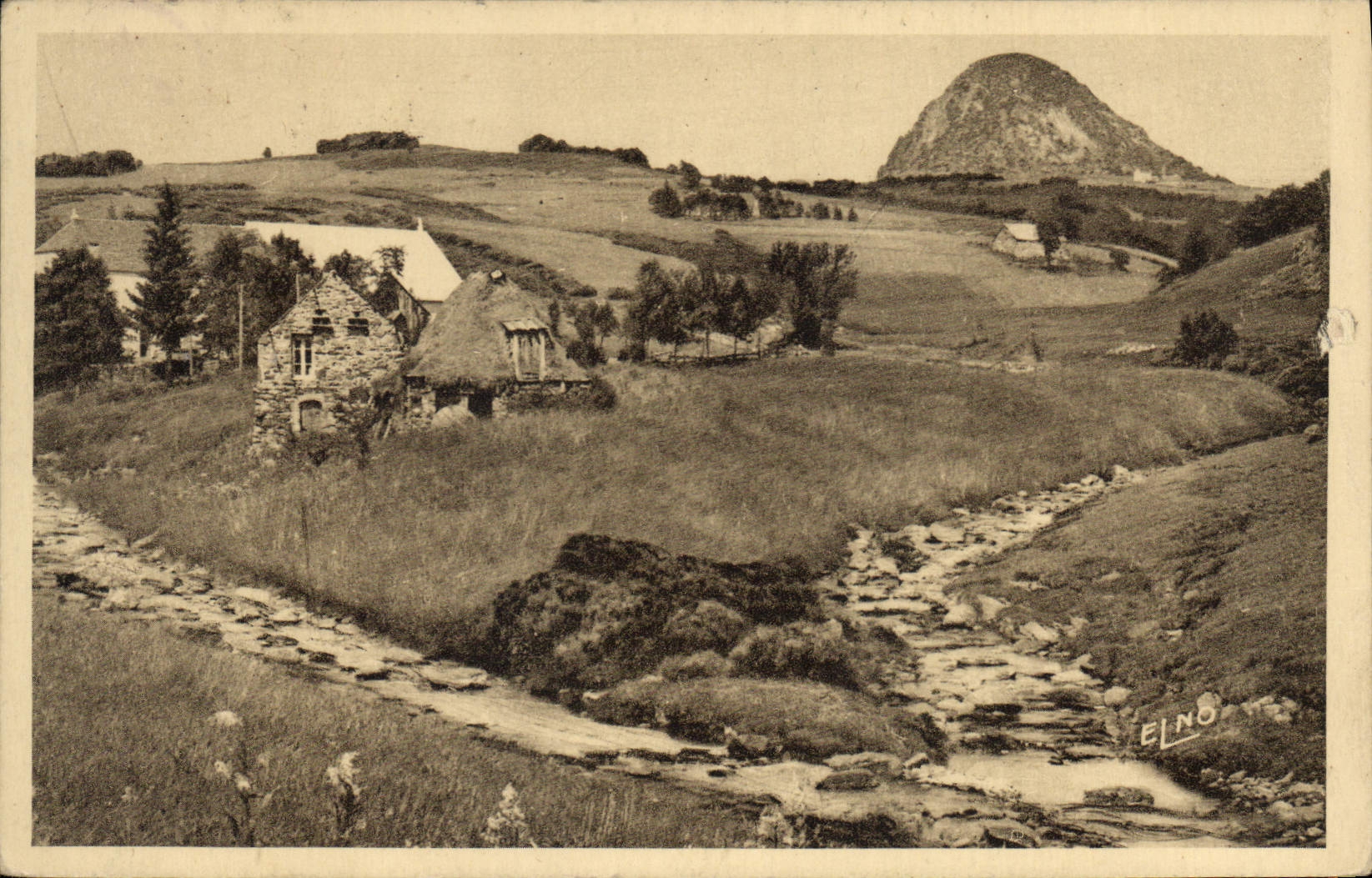 CPA Gerbier des Joncs (Ardeche) alt 1551 m La Loire et son premier confluent l'Aigueneire (Riviere N
