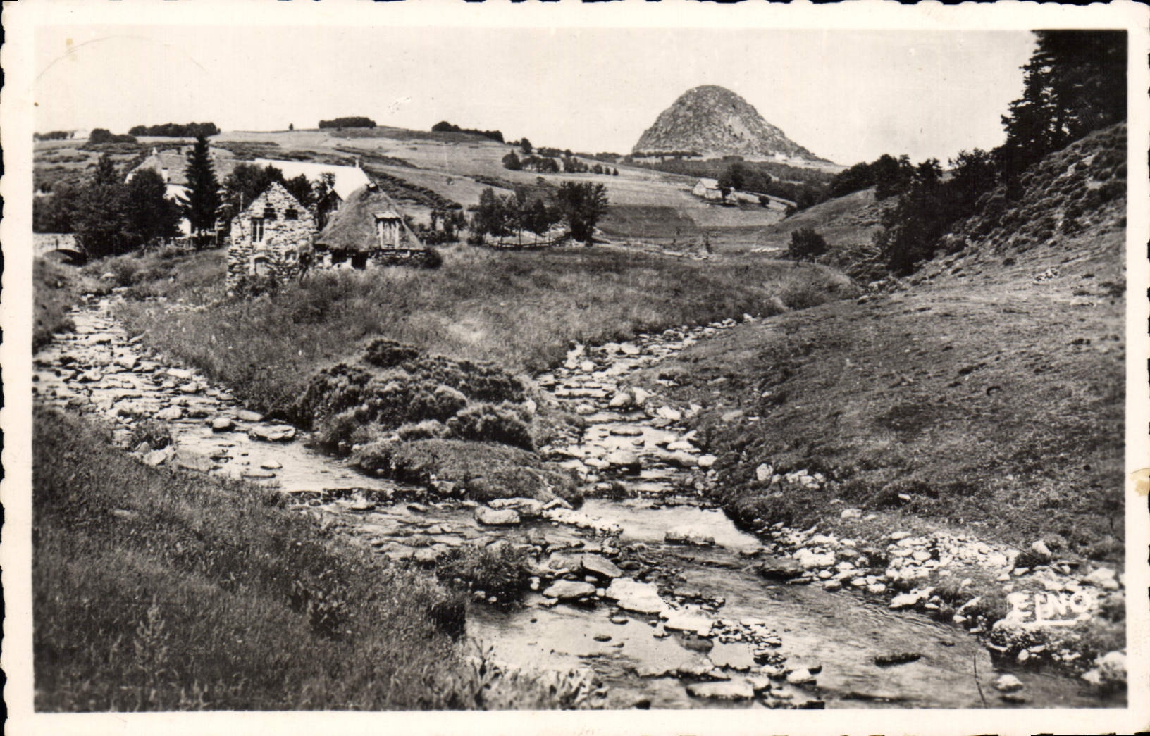 CPA Le Gerbier des Joncs (Ardeche) alt 1551 m La Loire et son premier Confluent l'Algueneire (Rivive